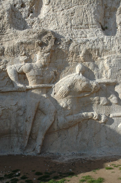 Naqš-e Rustam, Equestrian relief of Hormizd II