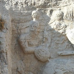 Naqš-e Rustam, Equestrian relief of Hormizd II