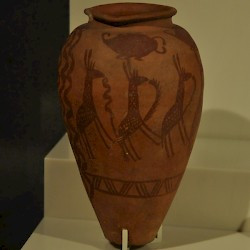 Naqada II, Vase with giraffes