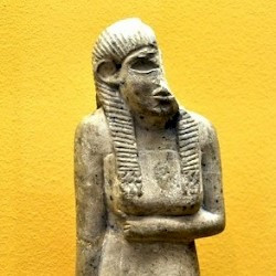Abydos, Statuette of a lady (Dynasty 0)