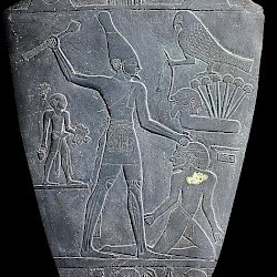 Hierakonpolis, Narmer Palette, obverse