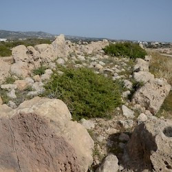 Maa, Mycenaean Wall, Cross-section: big boulders and rubble