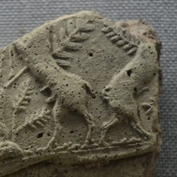 Maa, Late Bronze pithos decoration: animals