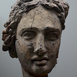 Salamis, Royal Tomb 77, Clay portrait