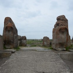 Alacahöyük, Sphinx Gate