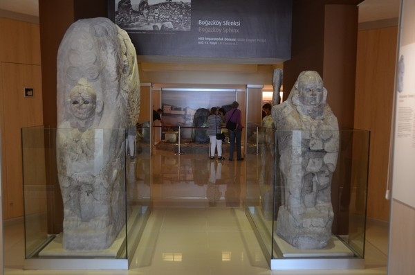 Hattusa, Sphinx Gate, sphinxes
