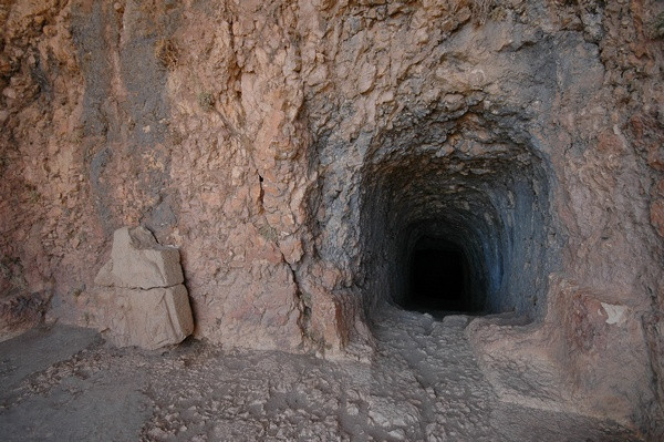 Arsameia, Site 1: relief and tunnel