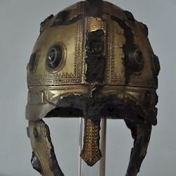 Contra Aquincum, Roman helmet