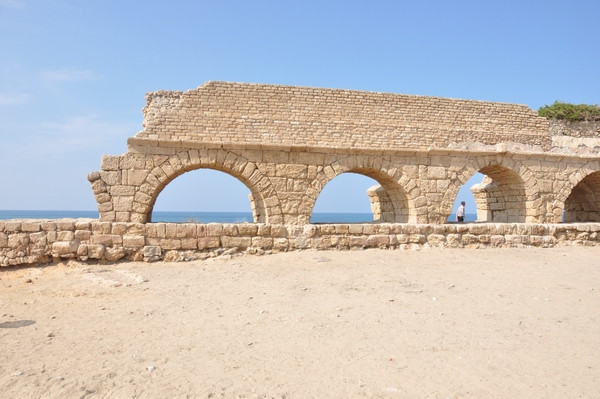 Caesarea, Aqueduct