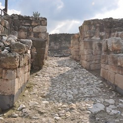 Megiddo, Late Bronze gate