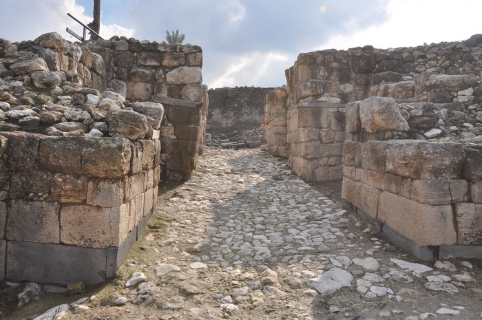 Megiddo, Late Bronze gate