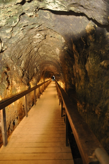 Megiddo, Tunnel