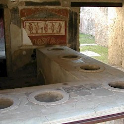 Pompeii, Inn