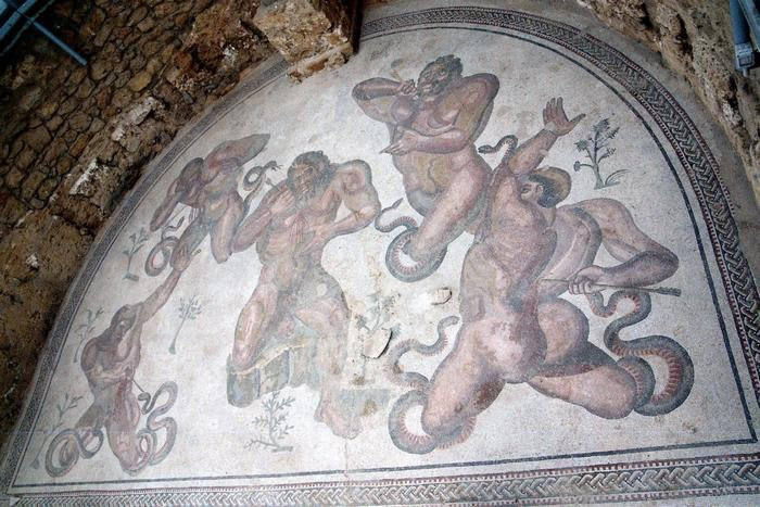 Piazza Armerina, Triclinium, Giants