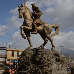 Yasuj, Statue of Ariobarzanes