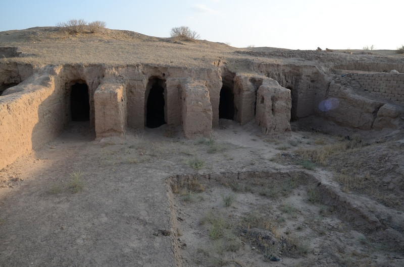 Kara Tepe, West, Court with cells