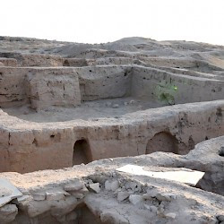 Kara Tepe, North, Court