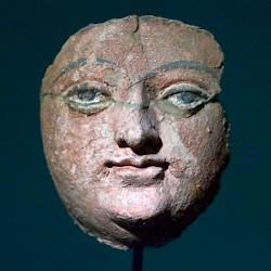 Kara Tepe, Head