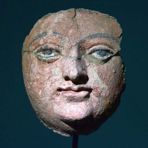 Kara Tepe, Head