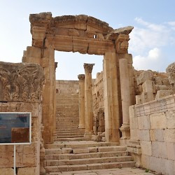 Gerasa, Cathedal, Entrance