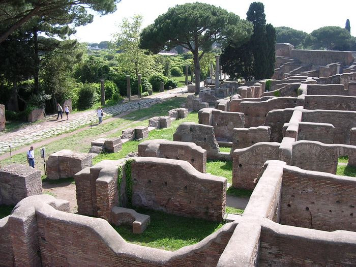 Ostia, Decumanus
