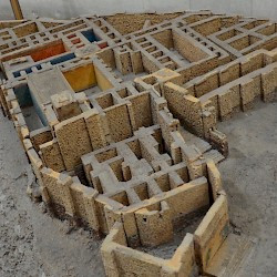 Erebuni, Model