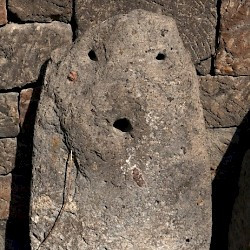 Shengavit, Idol