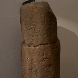 Kaufenheim, Milestone mentioning the emperor Hostilian