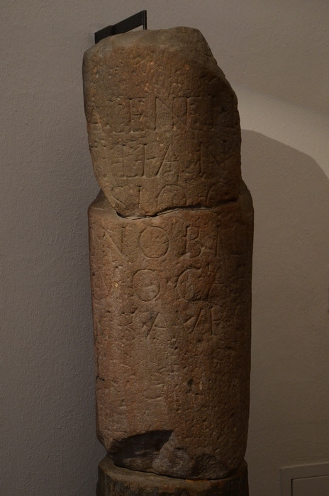 Kaufenheim, Milestone mentioning the emperor Hostilian