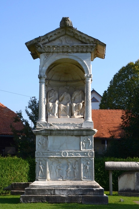 Šempeter, Mausoleum of the Spectatii