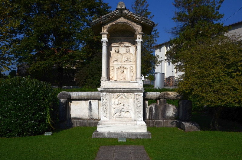 Šempeter, Mausoleum of Ennius