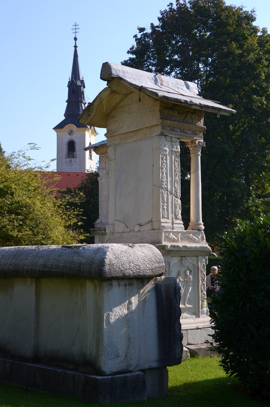 Šempeter, Mausoleum of Secundinus and the church of Saint Peter