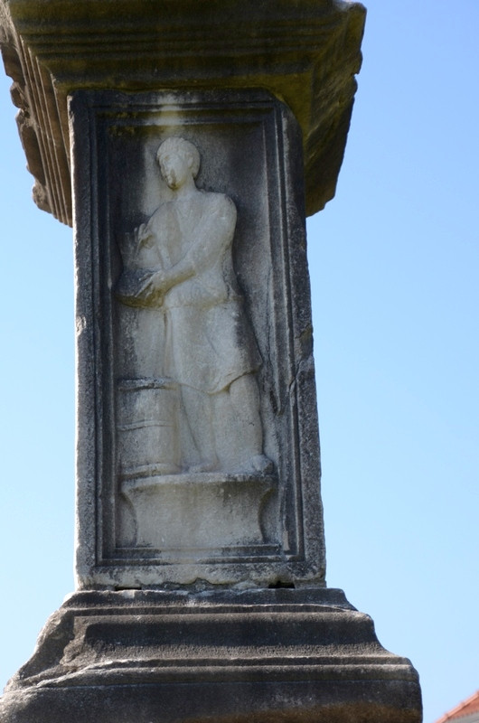 Šempeter, Mausoleum of Vindonius, Relief of a servant