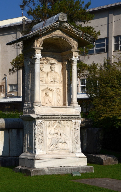 Šempeter, Mausoleum of Ennius