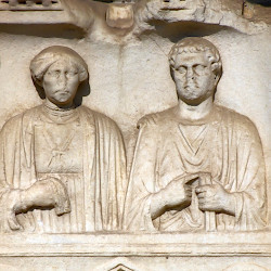 Šempeter, Mausoleum of Ennius, Relief, Portraits