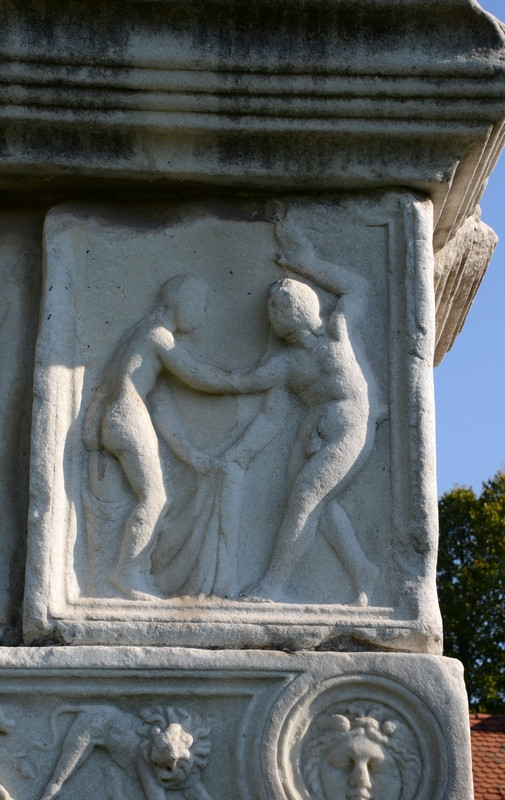 Šempeter, Mausoleum of the Spectatii, Satyr approaching a lady