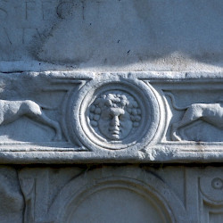 Šempeter, Mausoleum of the Spectatii, Central relief, Upper register