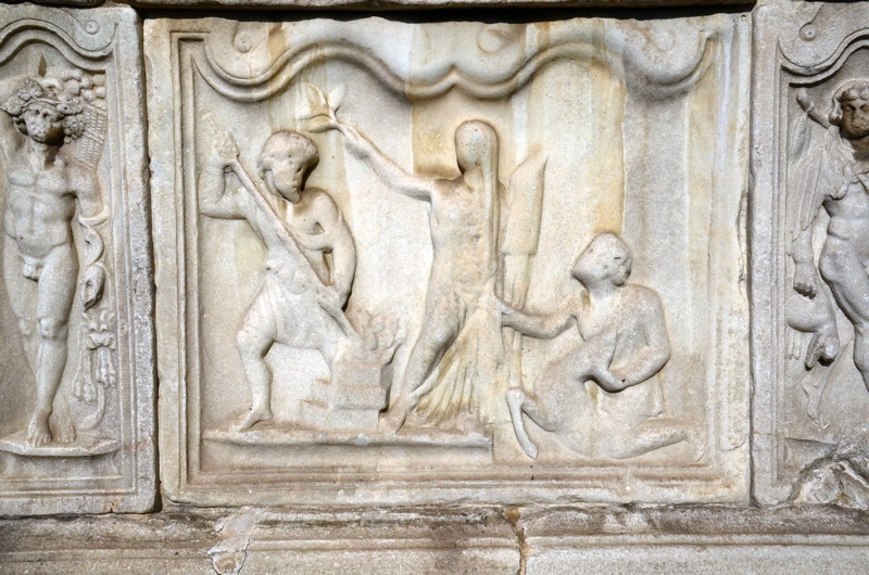 Šempeter, Mausoleum of the Spectatii, Mythological scene