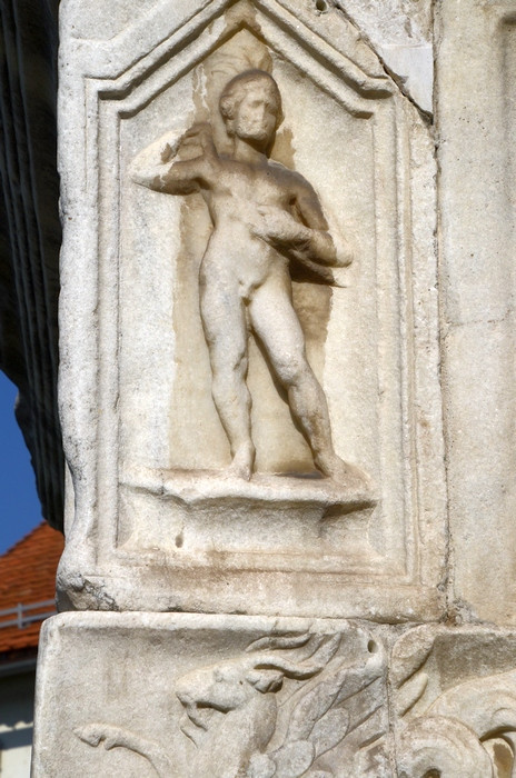 Šempeter, Mausoleum of the Spectatii, Hero