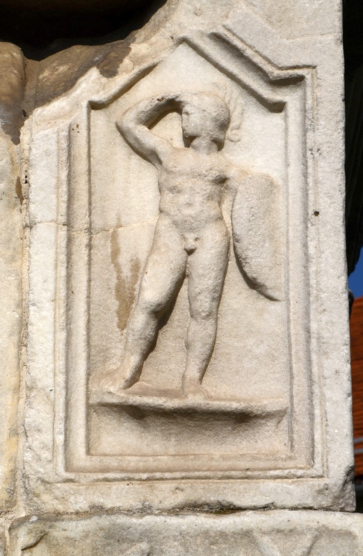 Šempeter, Mausoleum of the Spectatii, Hero