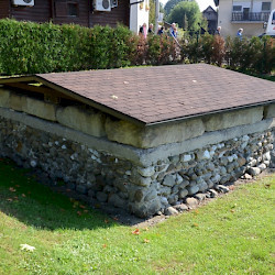 Šempeter, Mausoleum of the Spectatii, Foundation