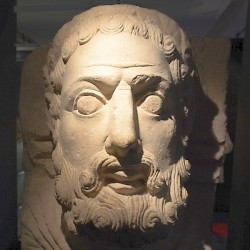 Burnum, Keystone of an arch (Hercules)