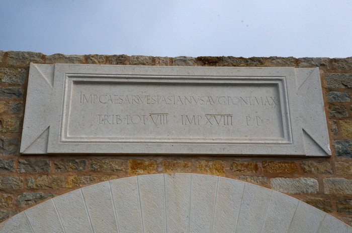 Burnum, Amphitheater, Inscription (copy)