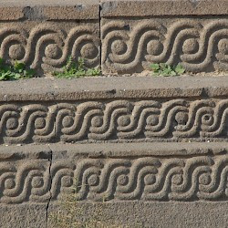 Ain Dara, Decoration of the stairs