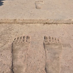 Ain Dara, Entrance, Feet