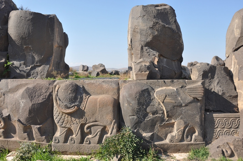 Ain Dara, Orthostats of two lions an a sphinx