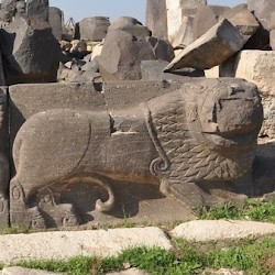 Ain Dara, Orthostats of a sphinx and a lion