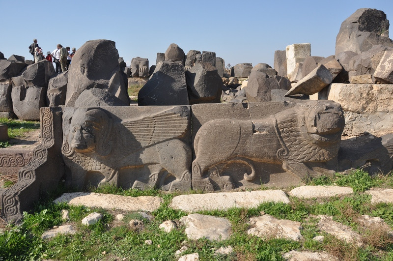 Ain Dara, Orthostats of a sphinx and a lion