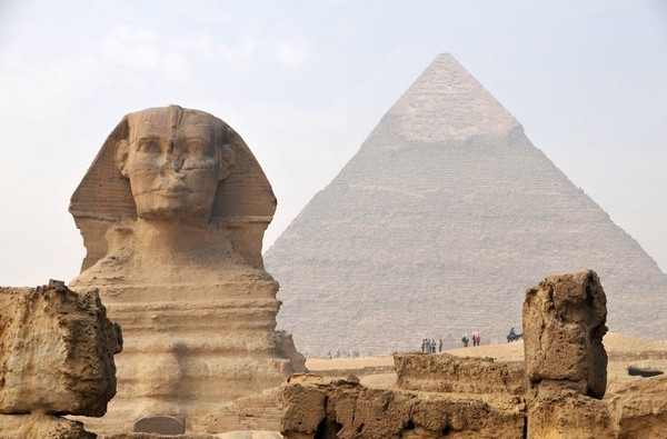 Giza's famous sphinx and the pyramid of Khafra