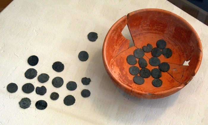 Andesina, Amphitheater, Treasure: coins from the reigns of Valentinian I, Valens, and Gratian